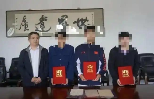 国家要出手了，"精日分子"的好日子到头了！
为什么要狠狠治，在我看来“精日”不是