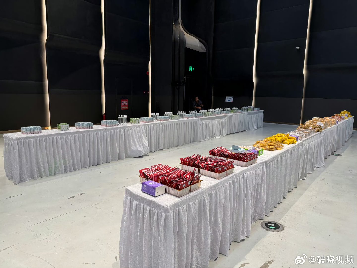蔡徐坤签售会布置蔡徐坤线下置景 蔡徐坤签售会布置 ，太用心了啊！ 