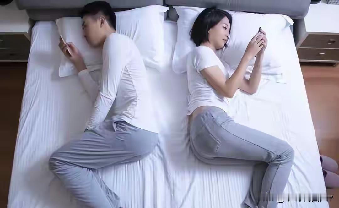 夫妻到了中年，只要是“分房睡”，大都逃不过3个原因

中年夫妻的分房睡，正在变成