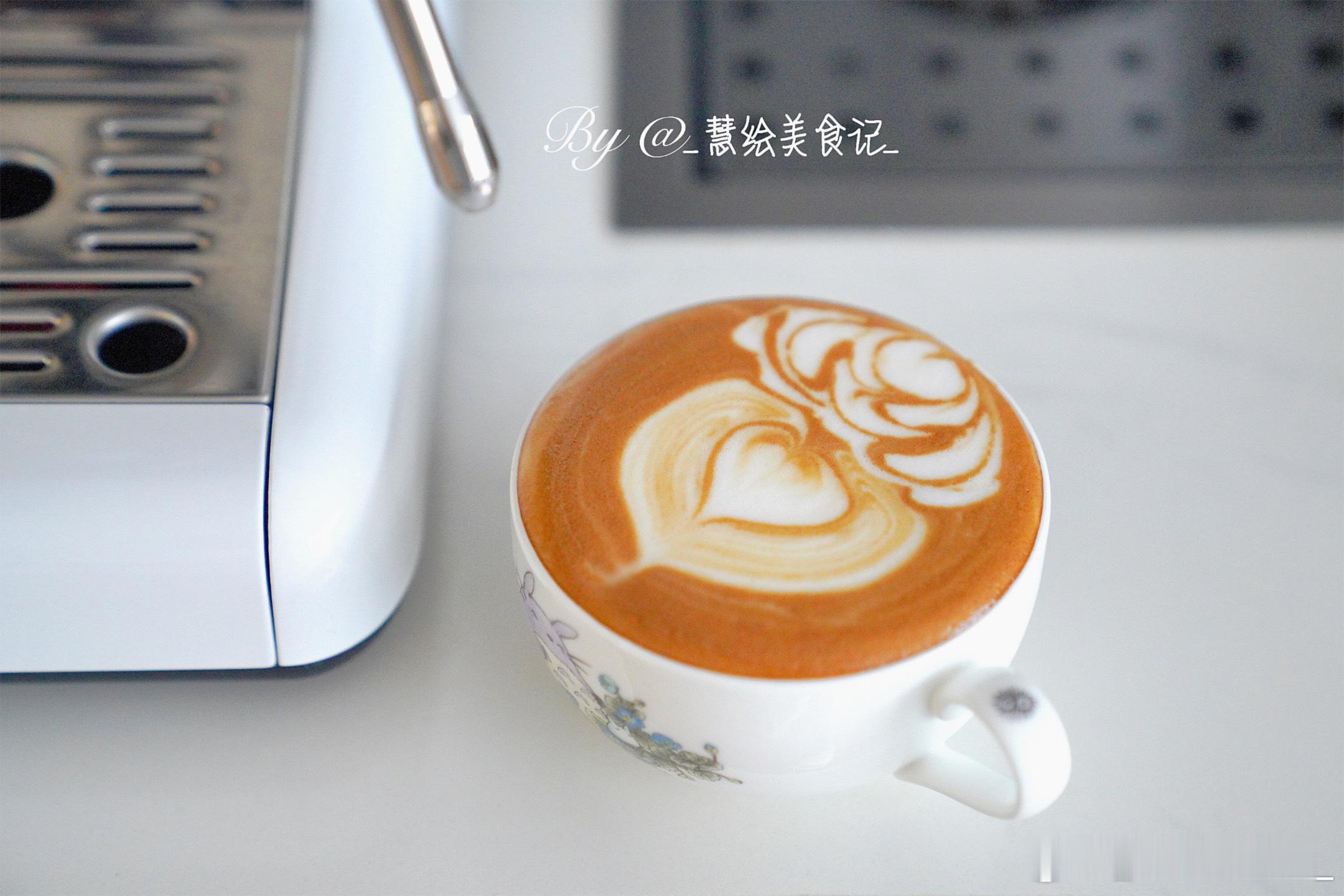 ☕🐈[微风]夏日的惬意午后~小雨刚停，推开窗还能闻到泥土青草香~被小猫咪们围绕