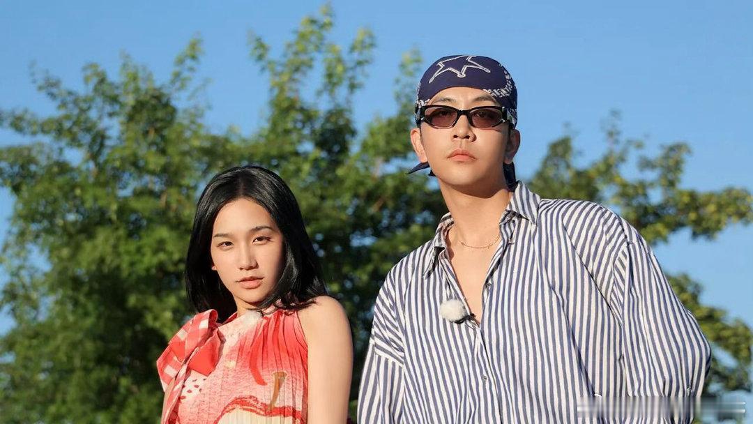 何美延梁淞再见爱人后再合体上综艺何美延梁淞这次不吵了还记得当初节目播出，何美延和
