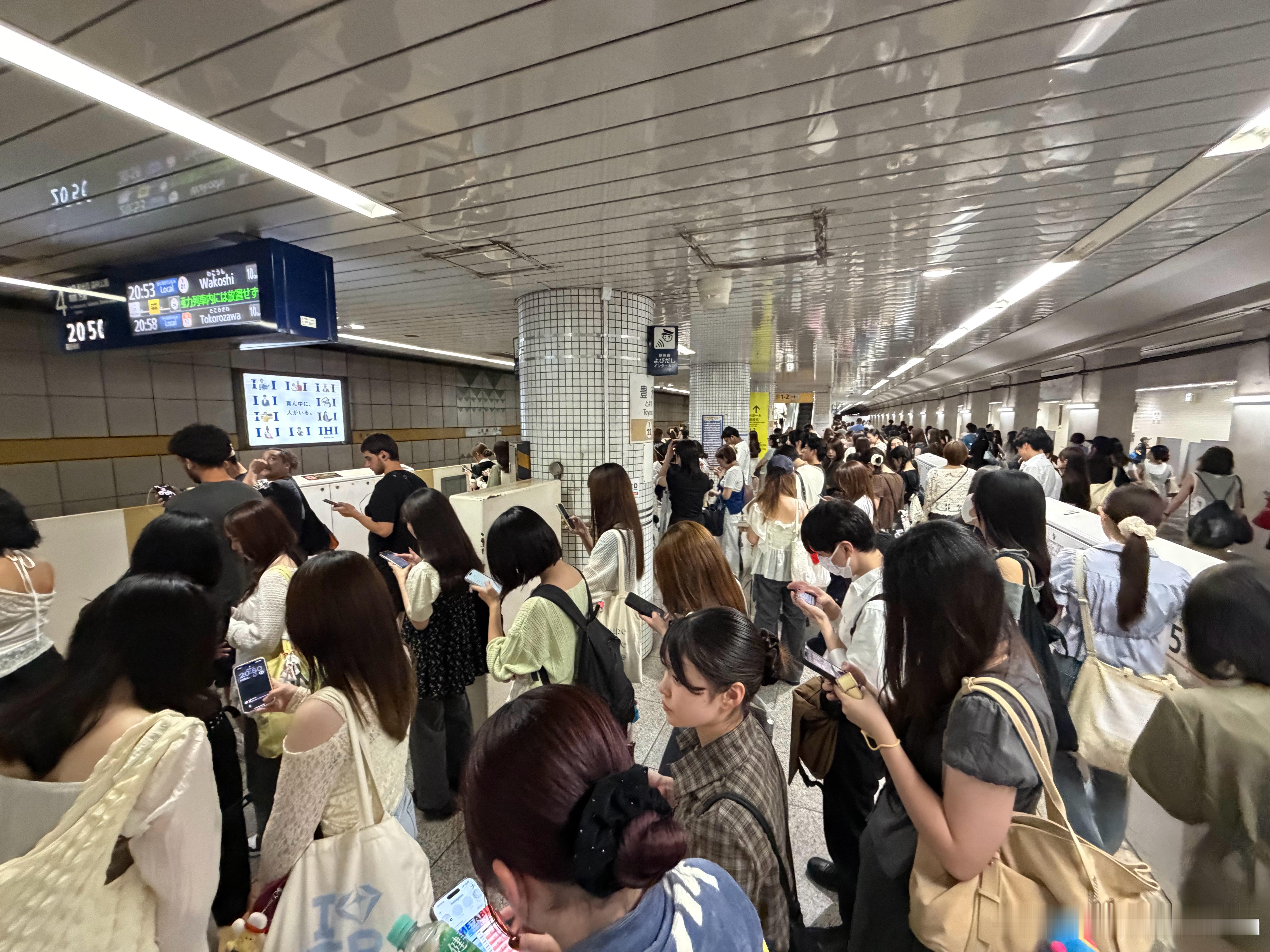 日本地铁晚高峰感觉比北京刺激啊….[允悲]凯文聊车  ​​​