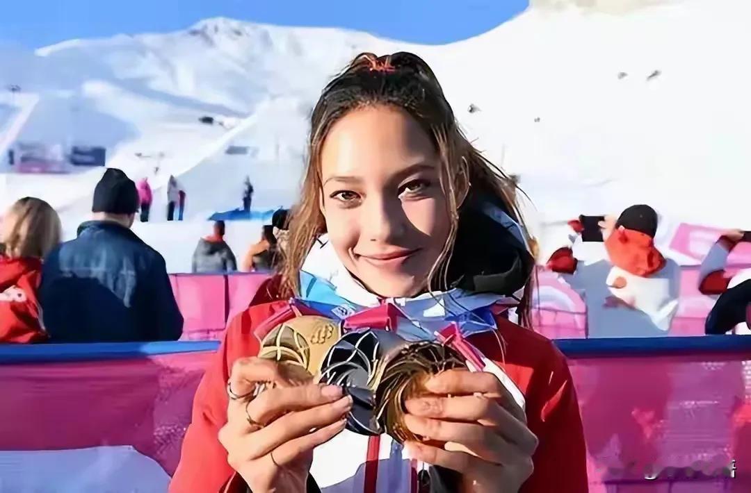 谷爱凌：一个让美国滑雪界睡不着觉的“中国造”

2019年，当15岁的谷爱凌宣布