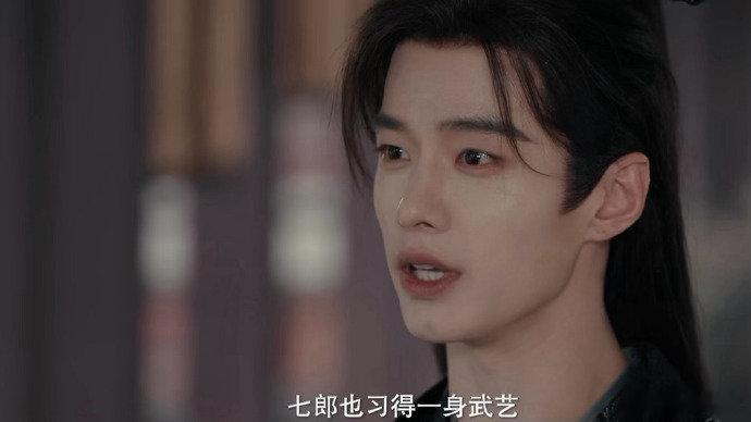 何与求何润东指点一二何与晒背肌求何润东指点 硬汉男神双向互动，何与亮出背肌虚心请