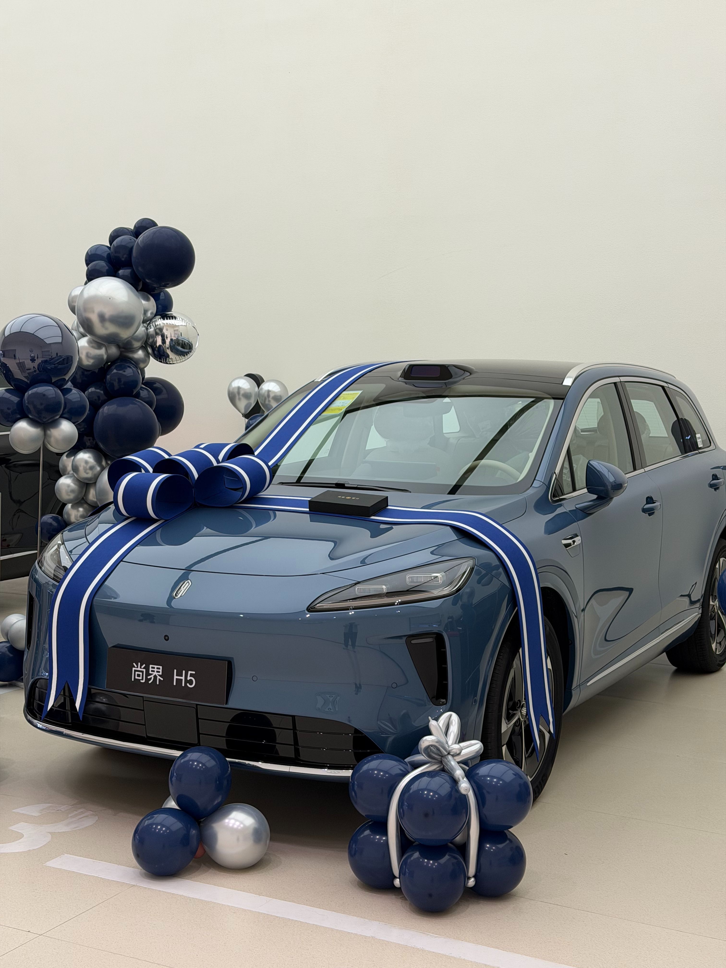 朋友们，今年广州车展，我真的想让大家去鸿蒙智行展台看看尚界H5，真的太“超纲”了