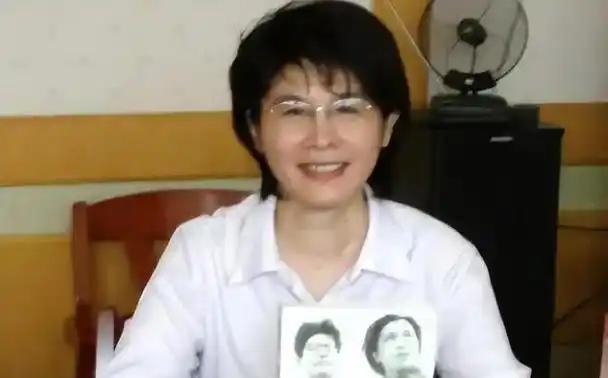 她是名震中外的外交大才子乔冠华的掌上明珠，却在19岁那年的寒冬，被一把生涩的锁挡
