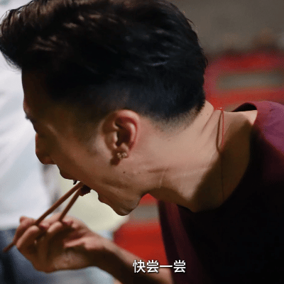 给谢霆锋一点猪屁股震撼寻真之地 瞧瞧谢霆锋被猪屁股震撼后的样子，瞳孔地震还疯狂点