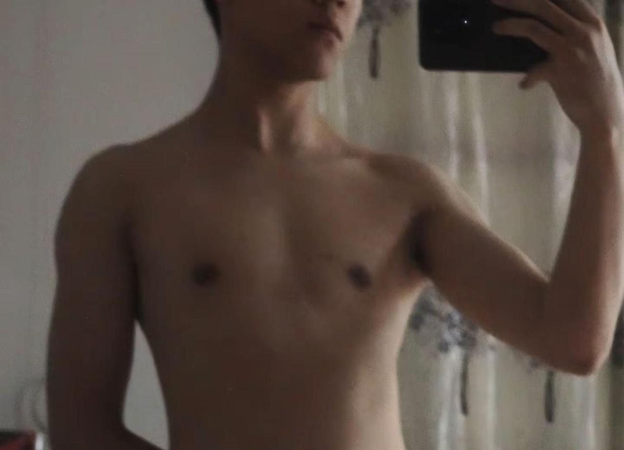 游客是你，风景是我 居家肌肉随拍 撩起衣服没有腹肌 要做一个猛男 怎么分辨是瘦还