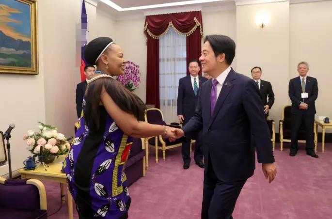【史瓦帝尼外交部长戴柏莉率团窜台，只不过是各取所需而已】
近日，赖清德接见所谓“