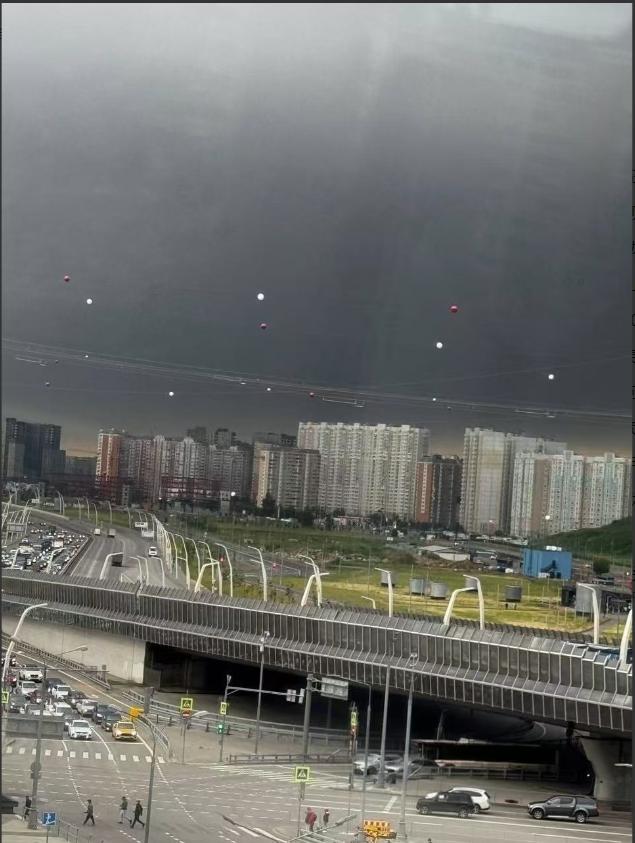 莫斯科遇建城以来最严重袭击之一！6月18日一早，莫斯科市民没等来朝霞，先看到了东