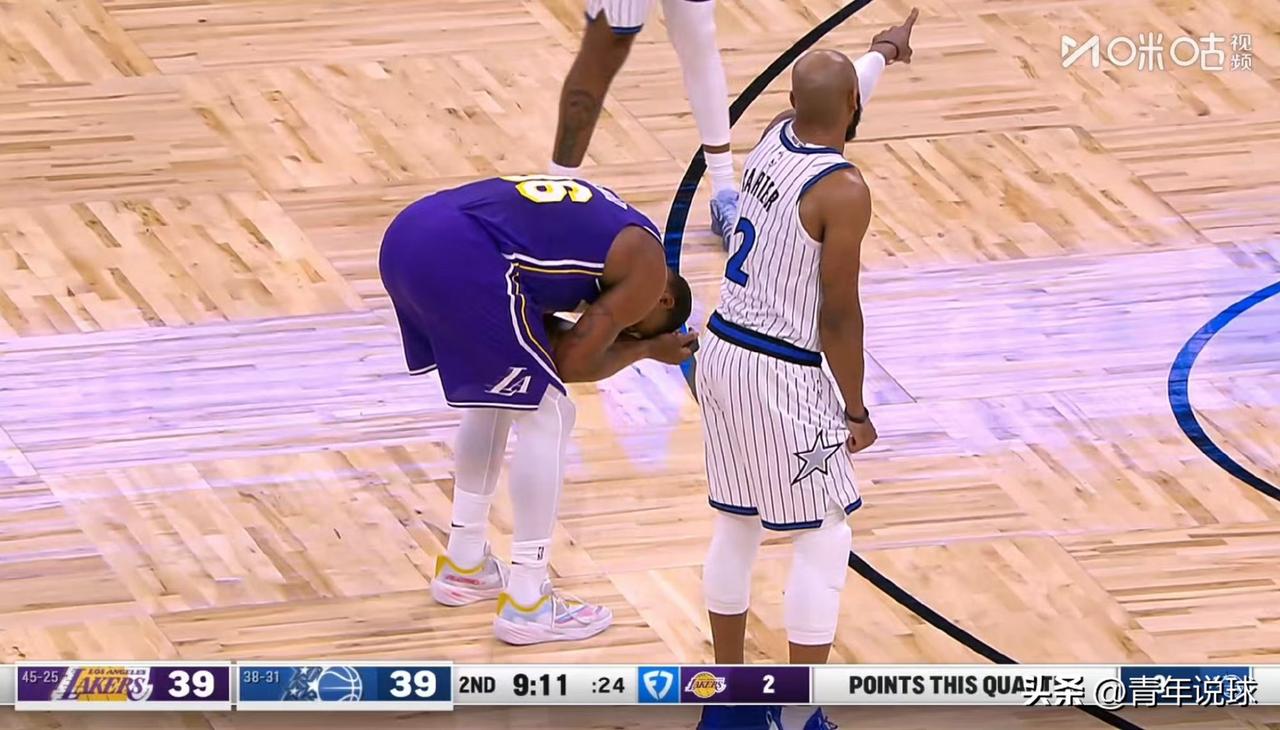 湖人队噩耗！斯玛特受伤返回更衣室！

今天客场对阵魔术队的比赛，第二节9分11秒