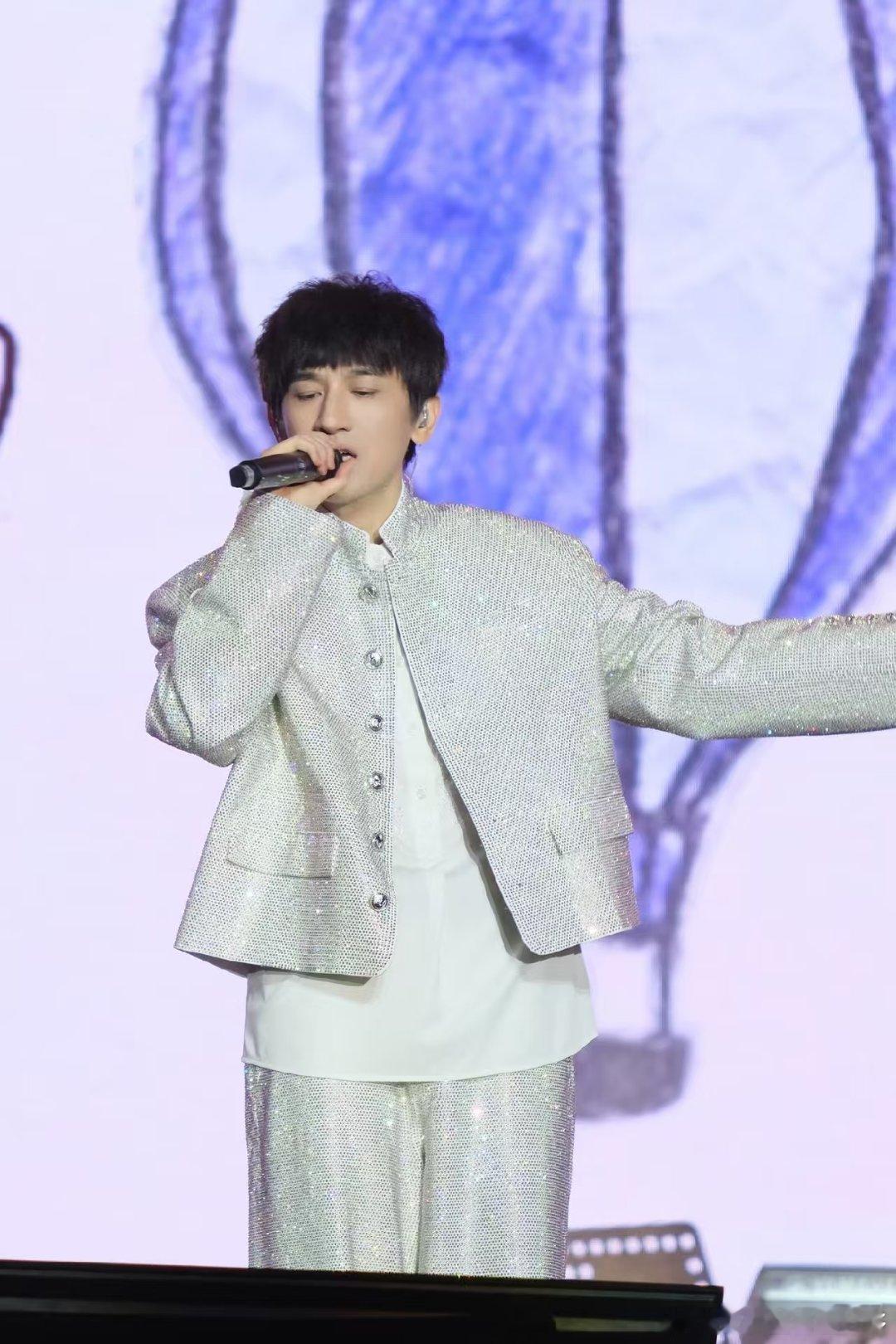 后弦这嗓子竟然不是当年三巨头国粤无双原来宝藏歌手后弦不在当年乐坛三巨头之中但丝毫