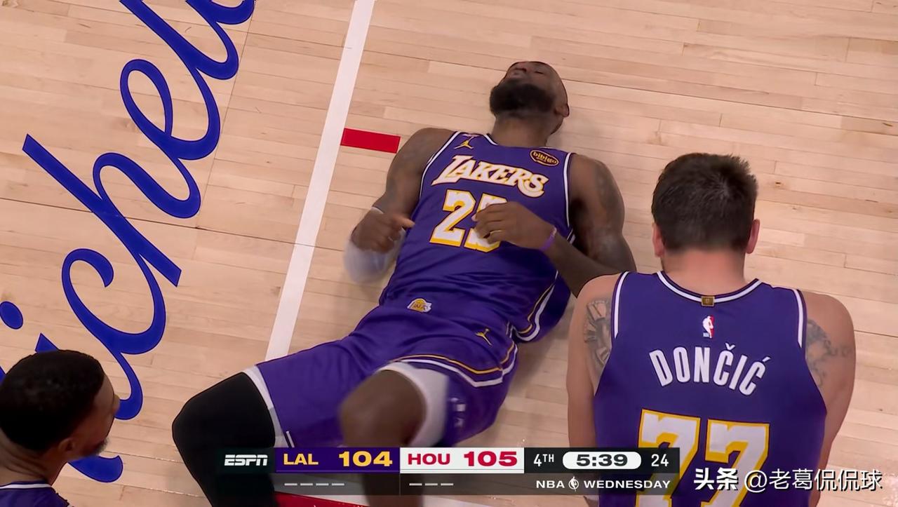 湖人当家球星东契奇再次怒赞老大哥詹姆斯！在今天湖人客场以124：116击败火箭的