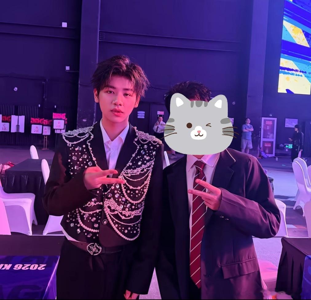句号HWJ 好帅一只🐻❄️