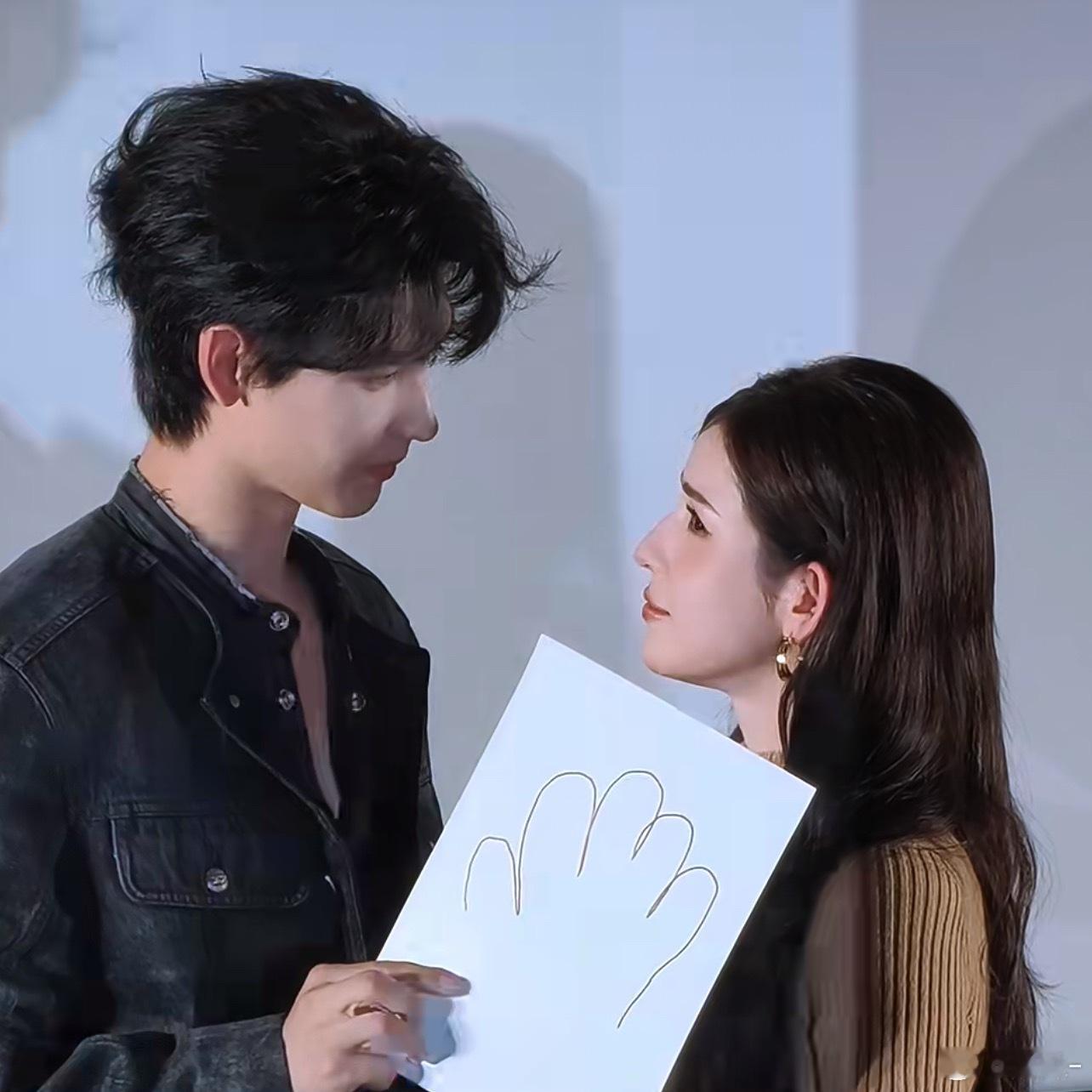 锦月令黄俊捷哈妮克孜10秒对视突然怀疑谁才是女主，凌凌总是拿万人迷剧本，高低嗑一