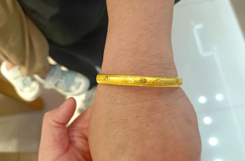 没想到，我妈竟然是这样想的！刚工作的时候一个月工资2千，不包吃住，我攒钱给我妈买