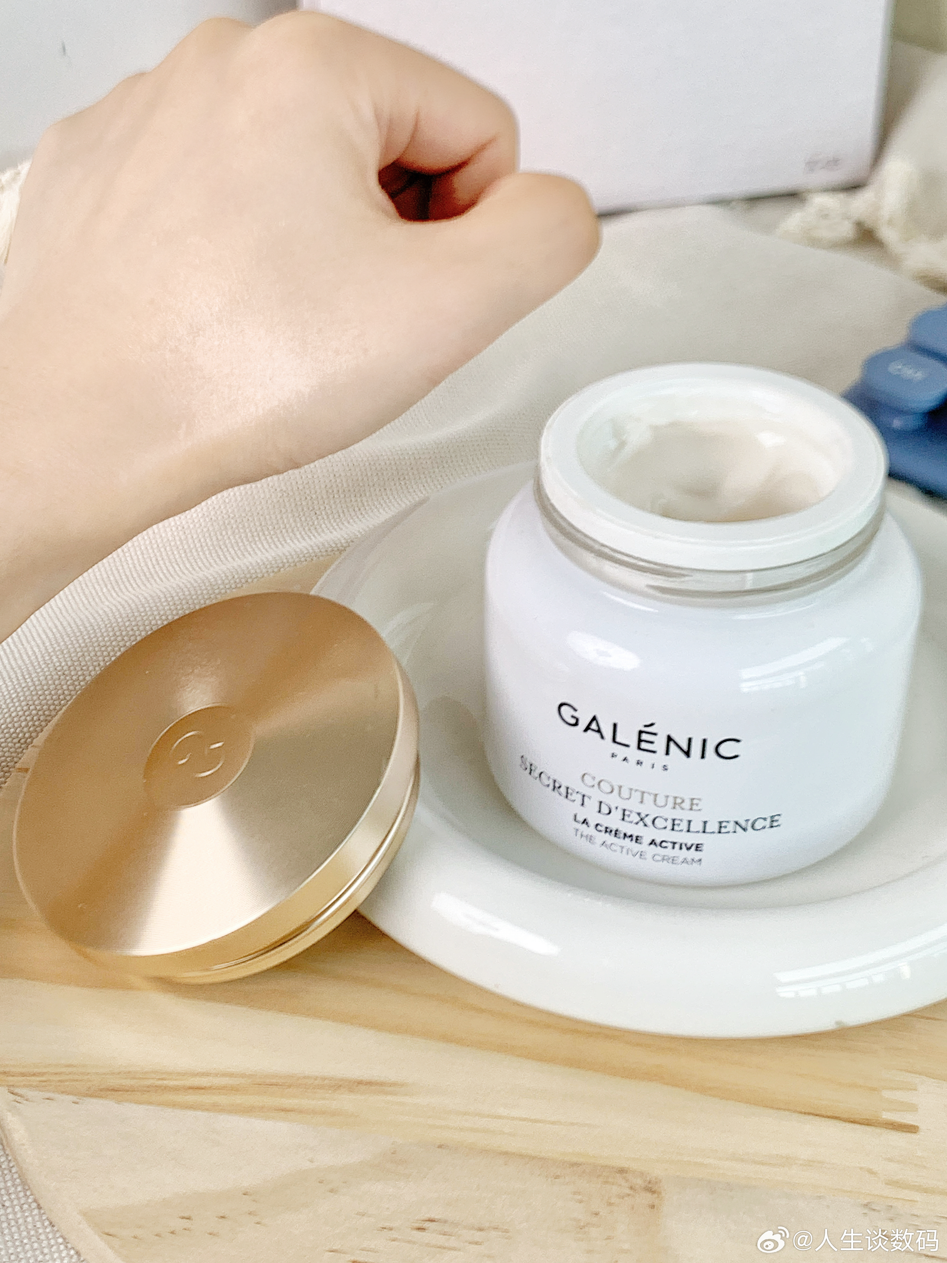 被志玲姐姐同款科兰黎雪藻面霜狠狠圈粉！作为混干皮，一到冬天脸就容易紧绷卡粉，这款