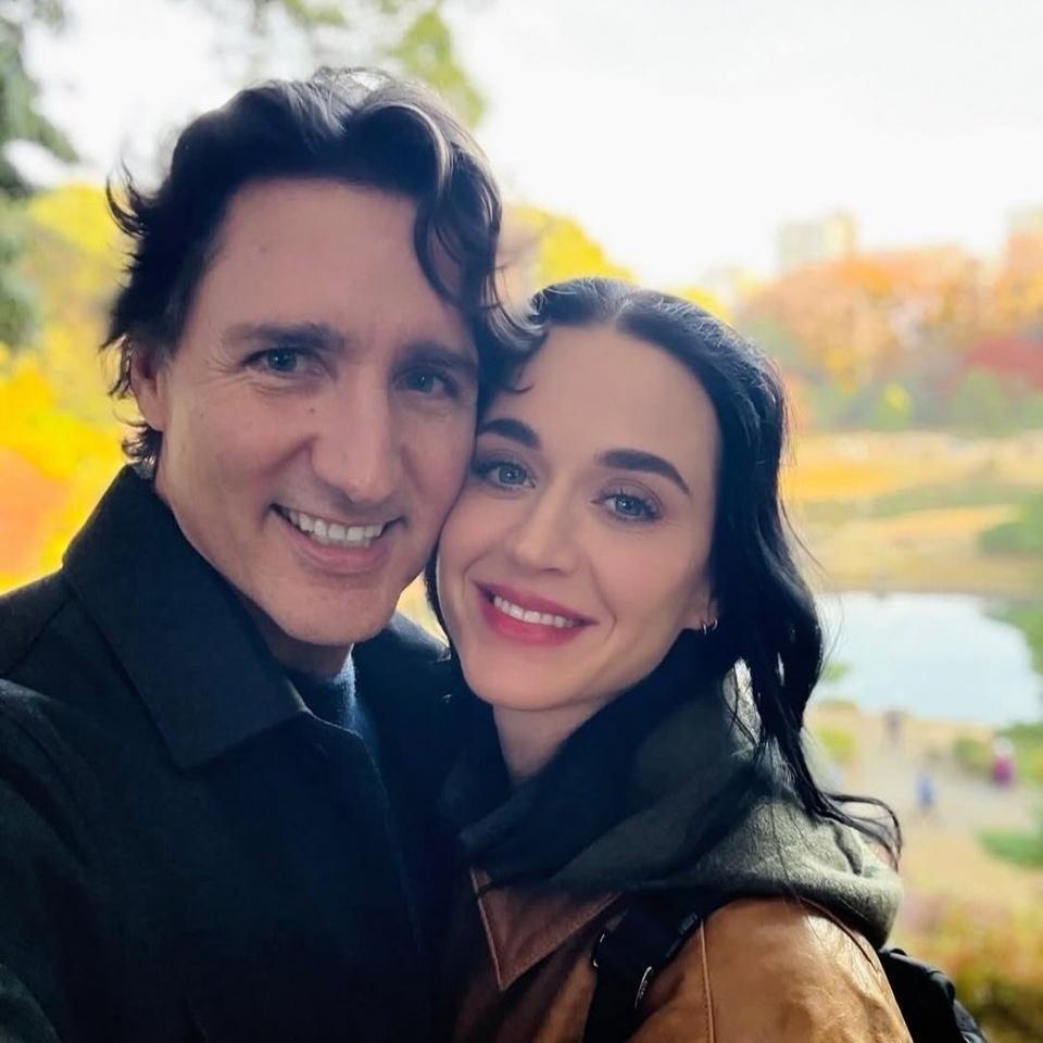 上班哪有退休香？特鲁多和水果姐官宣恋爱，石破茂实现拉面自由。
特鲁多和石破茂执政