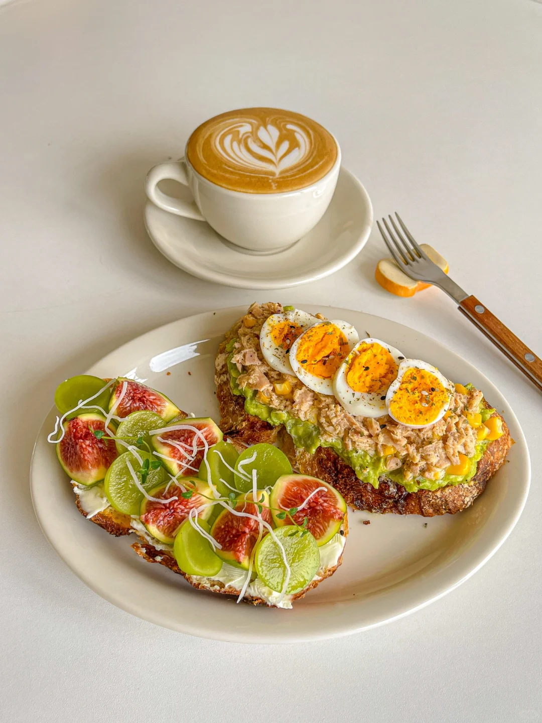 双拼早午餐🥓开放式欧包三明治🥪热拿铁☕️