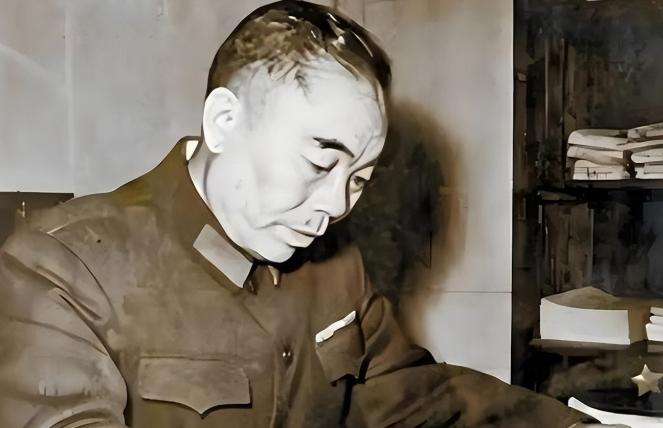 1948年，曾泽生率两万六千人在长春起义，蒋介石气得发疯，当即密令宪兵抓走了他的