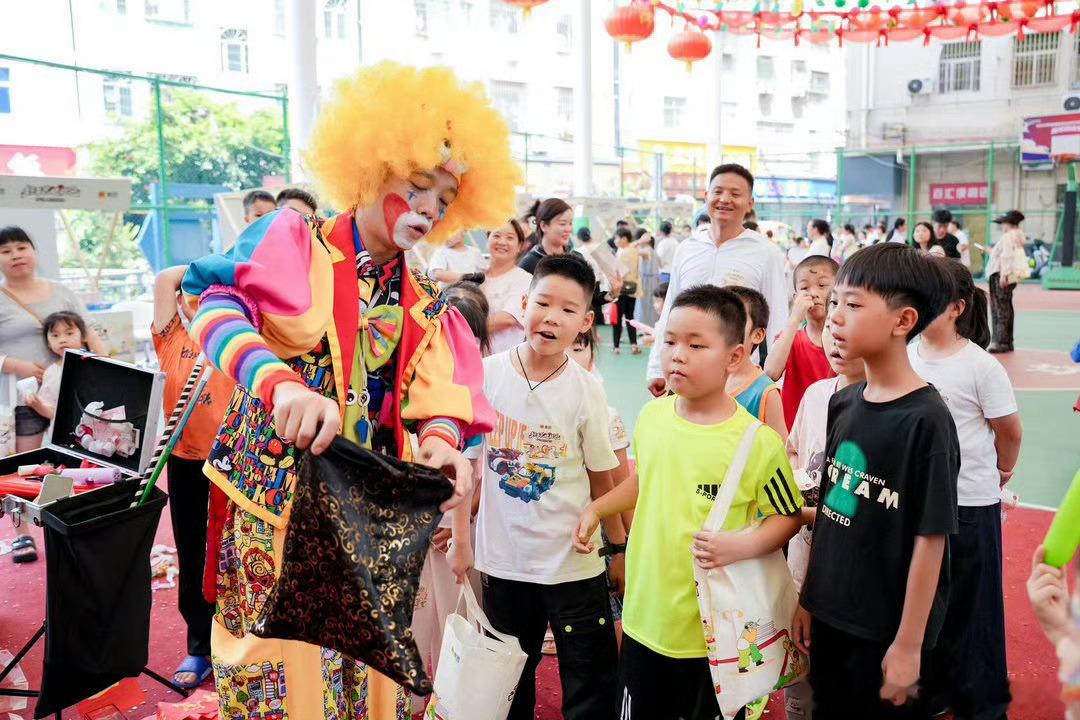  六一手艺人把主题乐园搬到了家门口手艺人把每个小孩的六一愿望都当真了 不用挤乐园