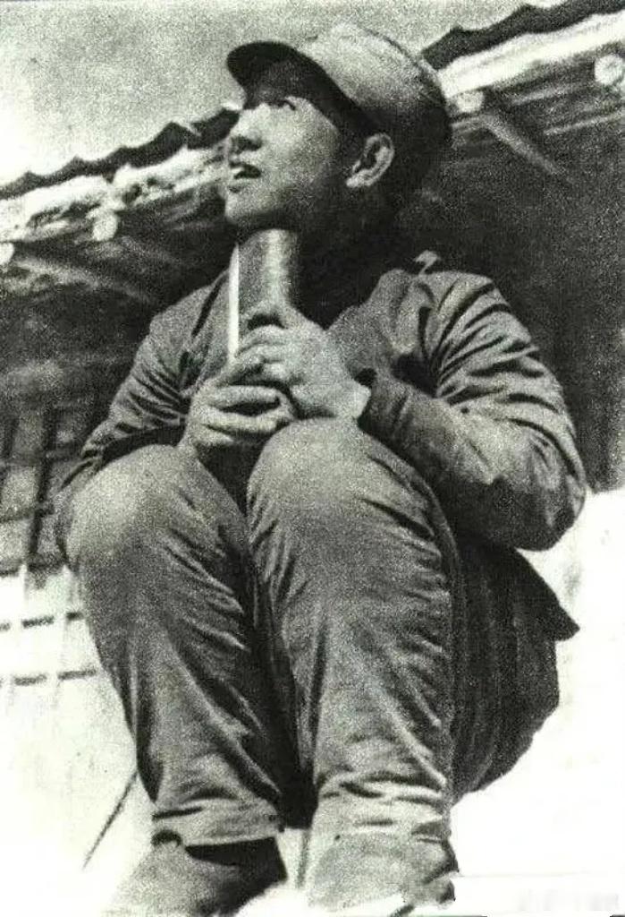 今日是胡耀邦110年诞辰一张老照片:抗日战争时期，胡耀邦在延安 