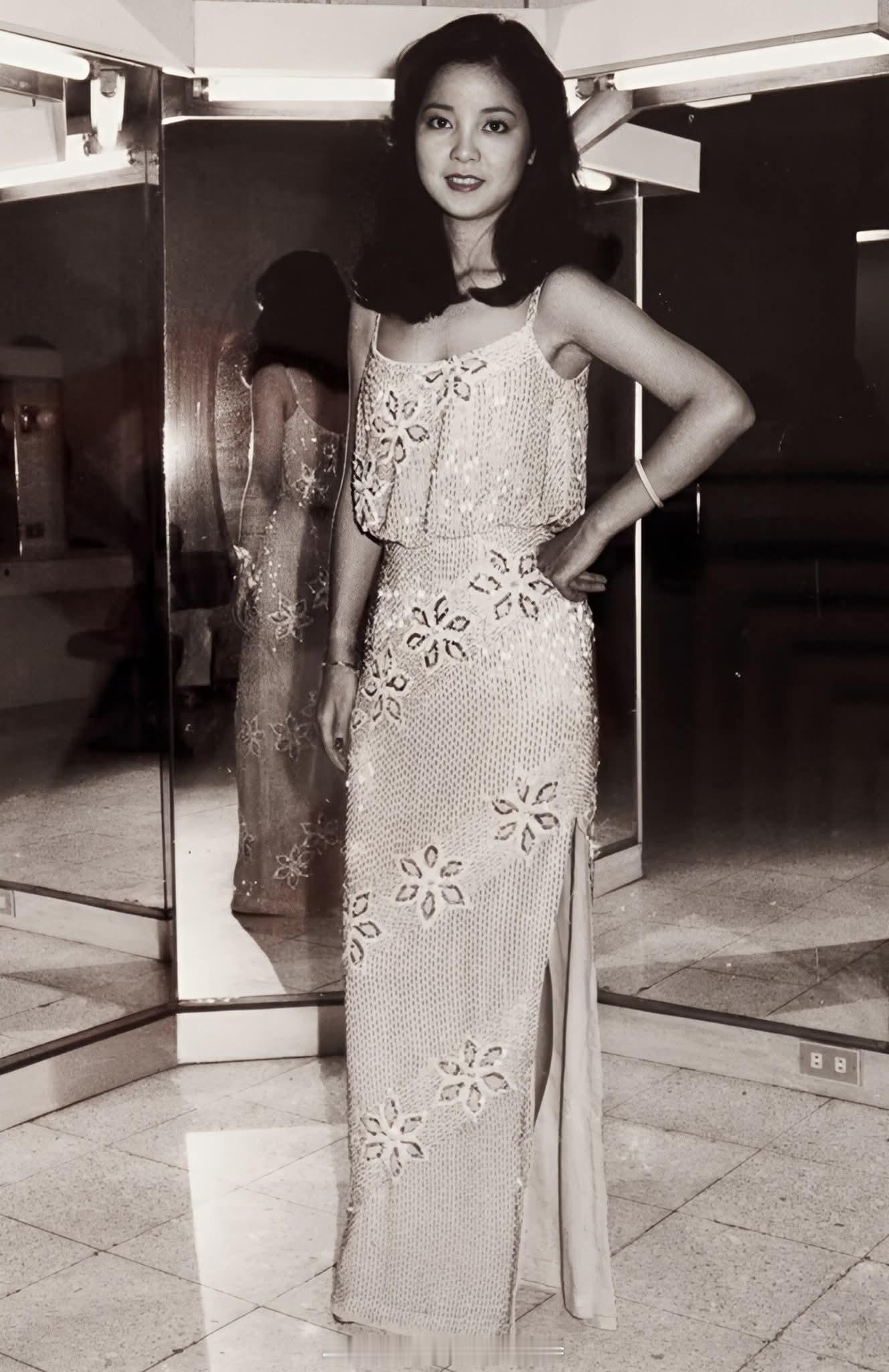 周末愉快！[心][鲜花]邓丽君[超话] ​​​