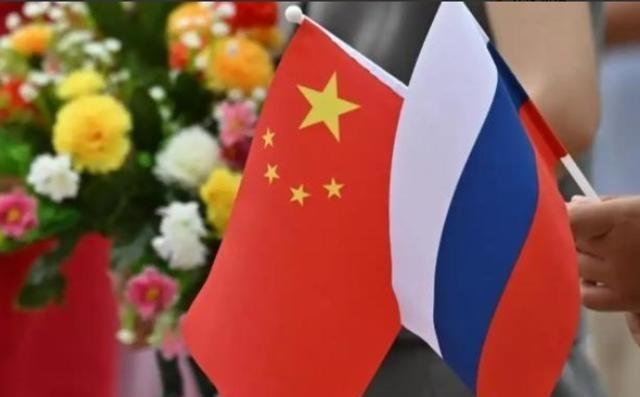 俄罗斯再这样被耗下去，会不会亡国？亡不亡国的，我不知道。但 泽连斯基 多撑一天，