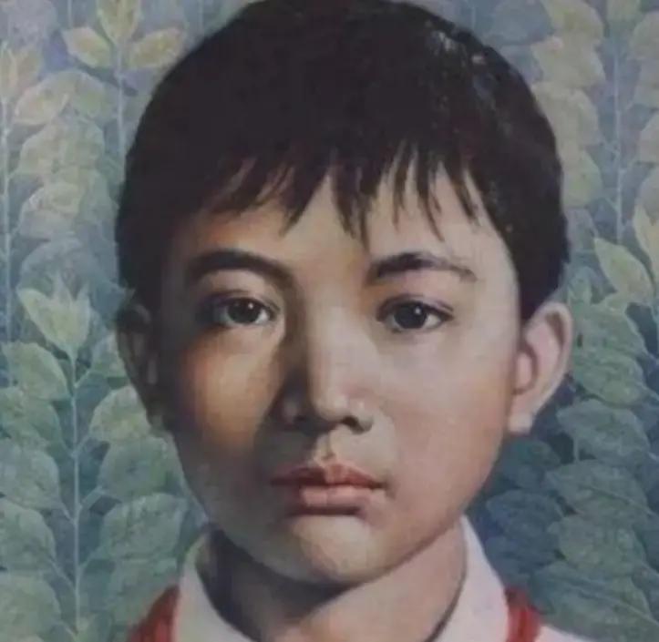 1988年，14岁赖宁因救火不幸牺牲，然而三十年过后，照片被学校摘下，雕像被拆除