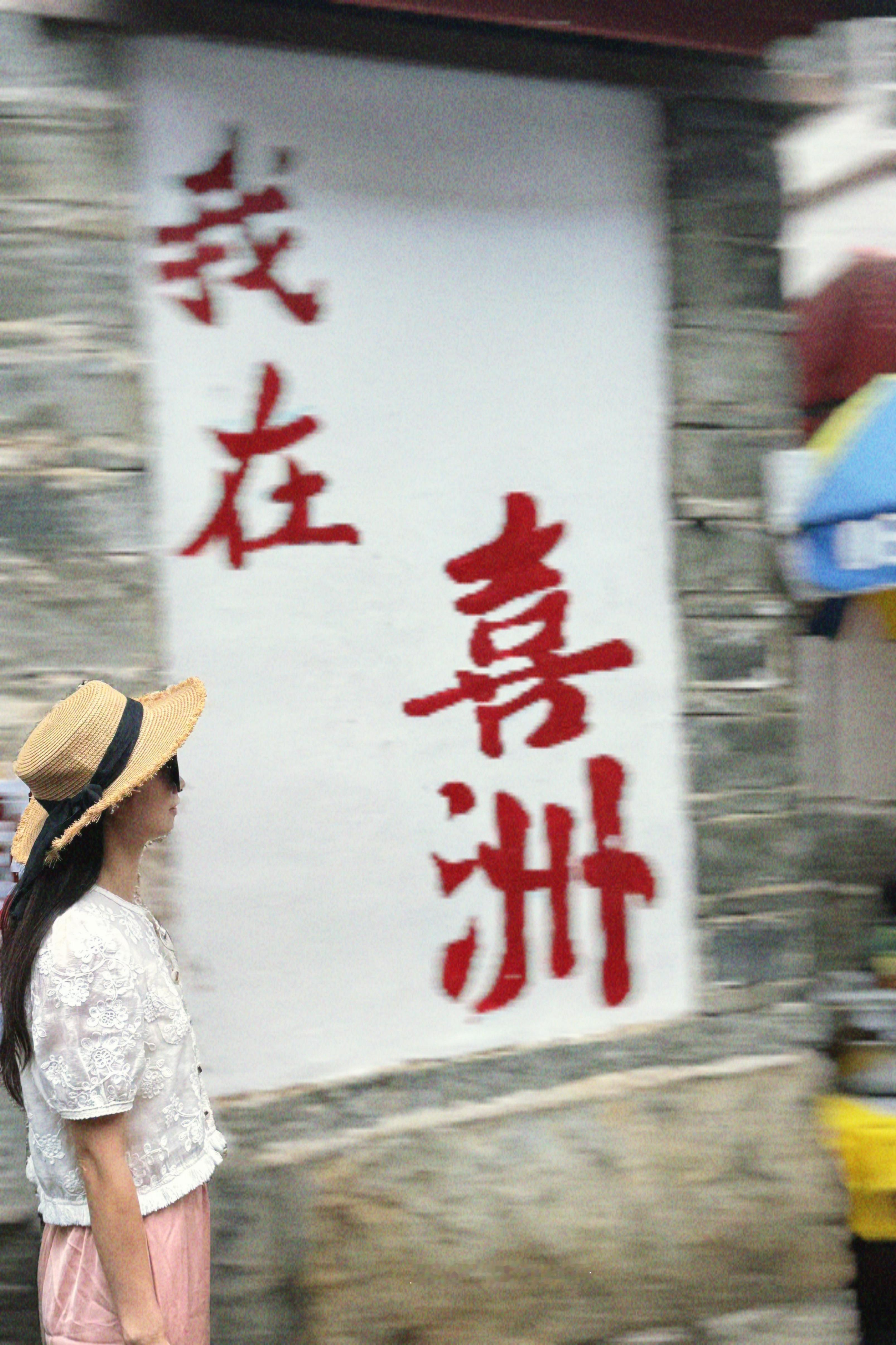 大理逛喜洲古镇你会发现很多这种云南就地取材晒干后制作的冰箱贴，还有咖啡手串，基本
