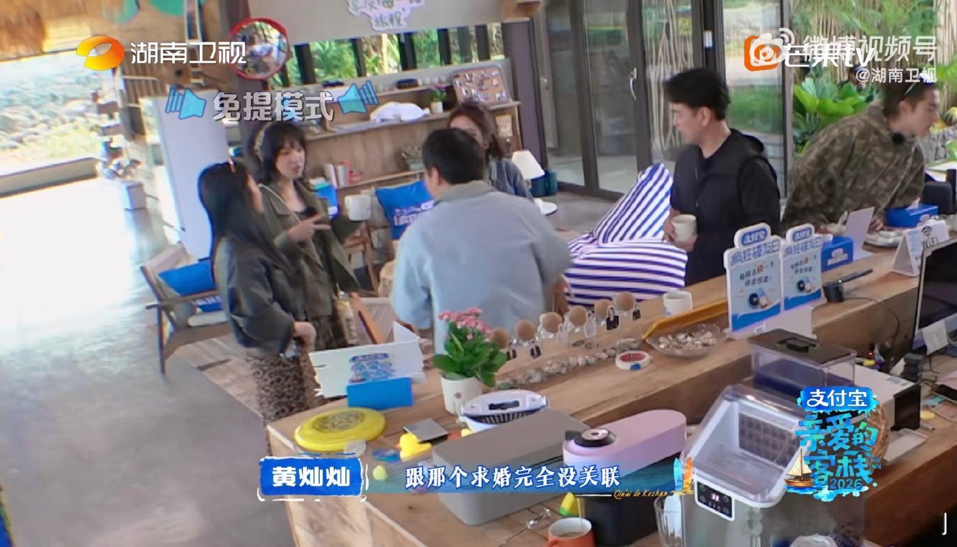 黄灿灿一分钟说了八百遍对不起亲爱的客栈日常行事格外细心，犯错之后满心愧疚，诚恳道