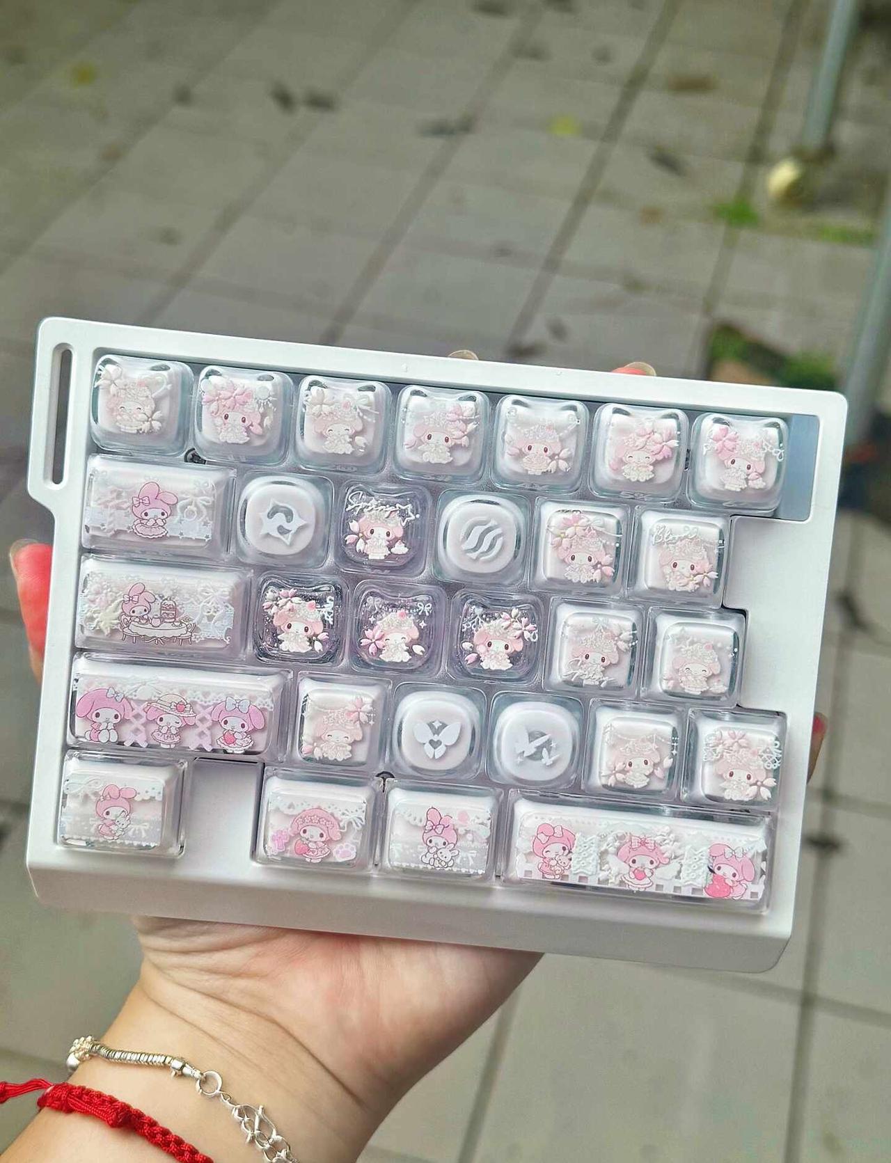 美乐蒂小键盘~
30键小键盘键帽 超级可爱吧！粉粉嫩嫩՞･∞･՞
适配zuoya