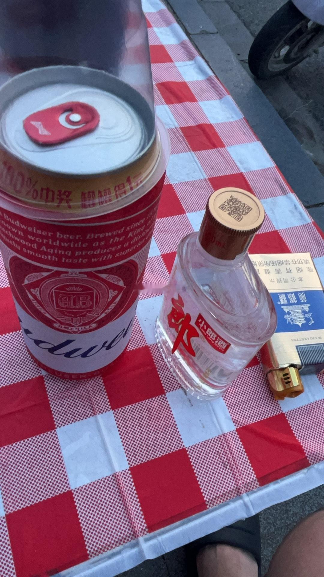 路边摊的一晚，你猜跟谁？ 