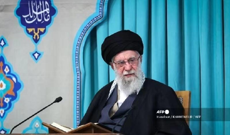 哈梅内伊被击毙了，美国说要换掉伊朗政权，结果自己情报局战前就写了报告：换不了。