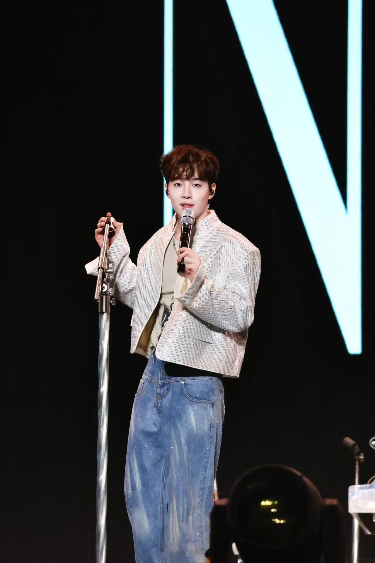 刘宪华演唱会苏州厦门双城官宣 澳门售罄的速度还没消化完，苏州厦门就官宣了。刘宪华