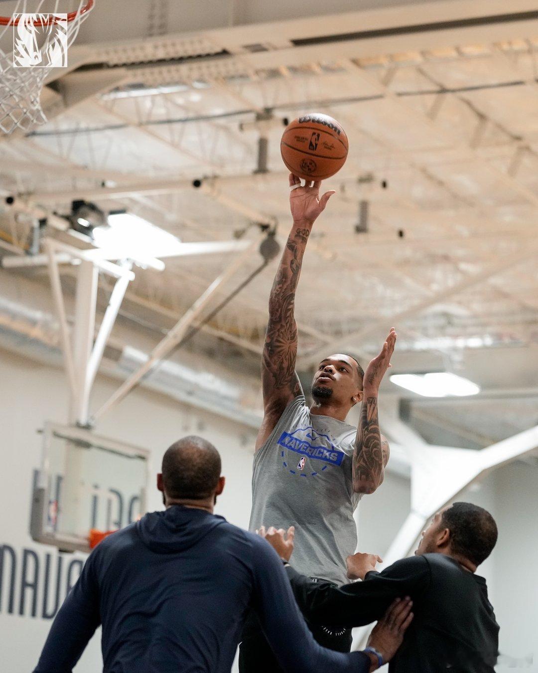 MFFL 伤病报告：常规赛第45场vs勇士。加福德（右脚踝扭伤）50%可能性出战