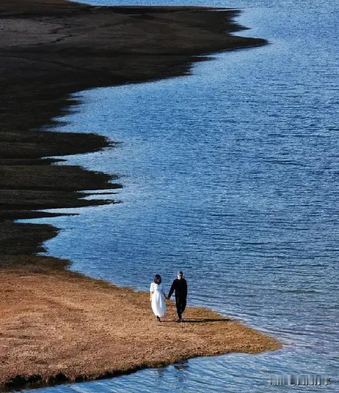 干婚还是湿婚

   你更倾向哪种？

乍听“干婚”和“湿婚”这两个词，或许会让