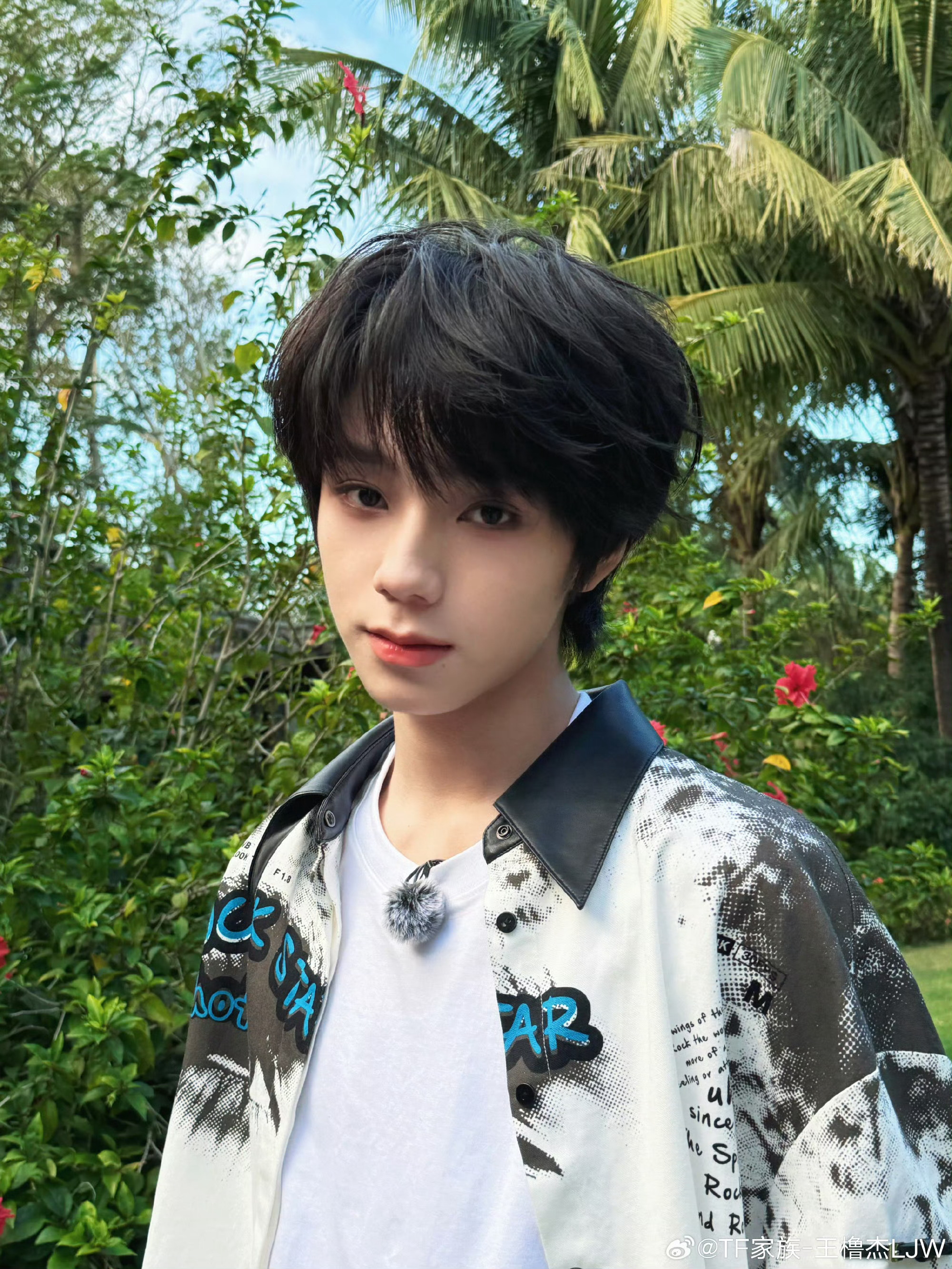 王橹杰晒海南存货王橹杰晒海南存货“给大家一期之前的存货…（os：好大的泳池.） 