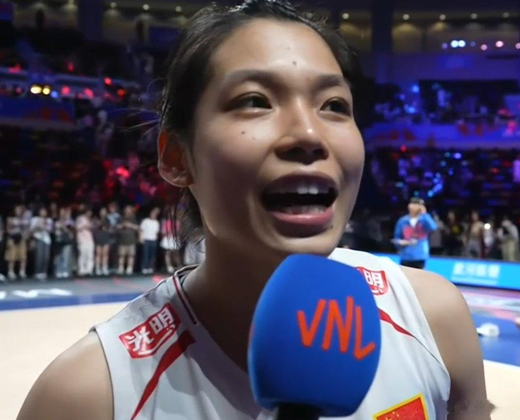 庄宇珊中国女排vs美国女排雨刷赛后表示：“我们非常高兴能够晋级半决赛。这对我们来