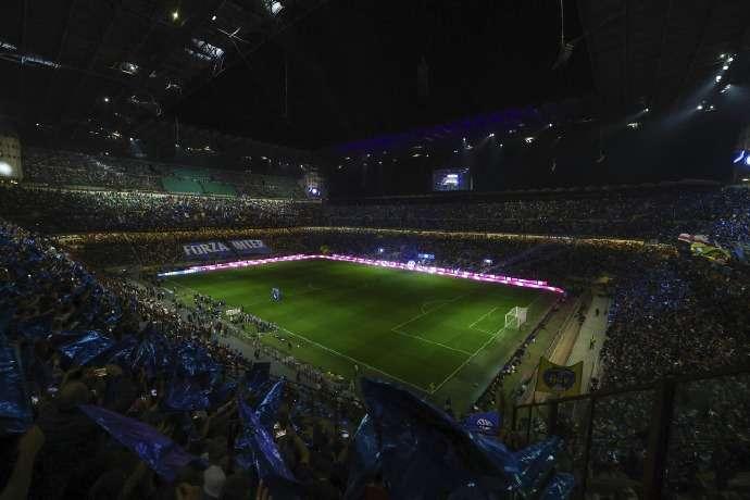 还是务实点，别幻想努涅斯，相比的话，雷特吉更现实。有人说努涅斯菜，再菜能比霍伊伦