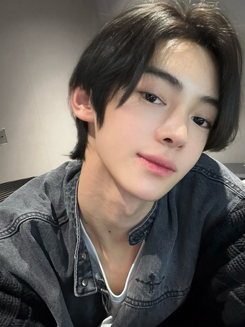 韩振 🐰 tws唯一门面韩振 韩振  你知道吗，你就是世界上最好的小兔了！干净