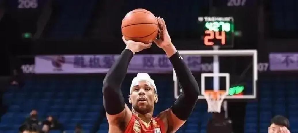 宏远这回真把“省钱”玩出花了！
 
跟深大搞了个AI外援雷达，三分38%以上、防