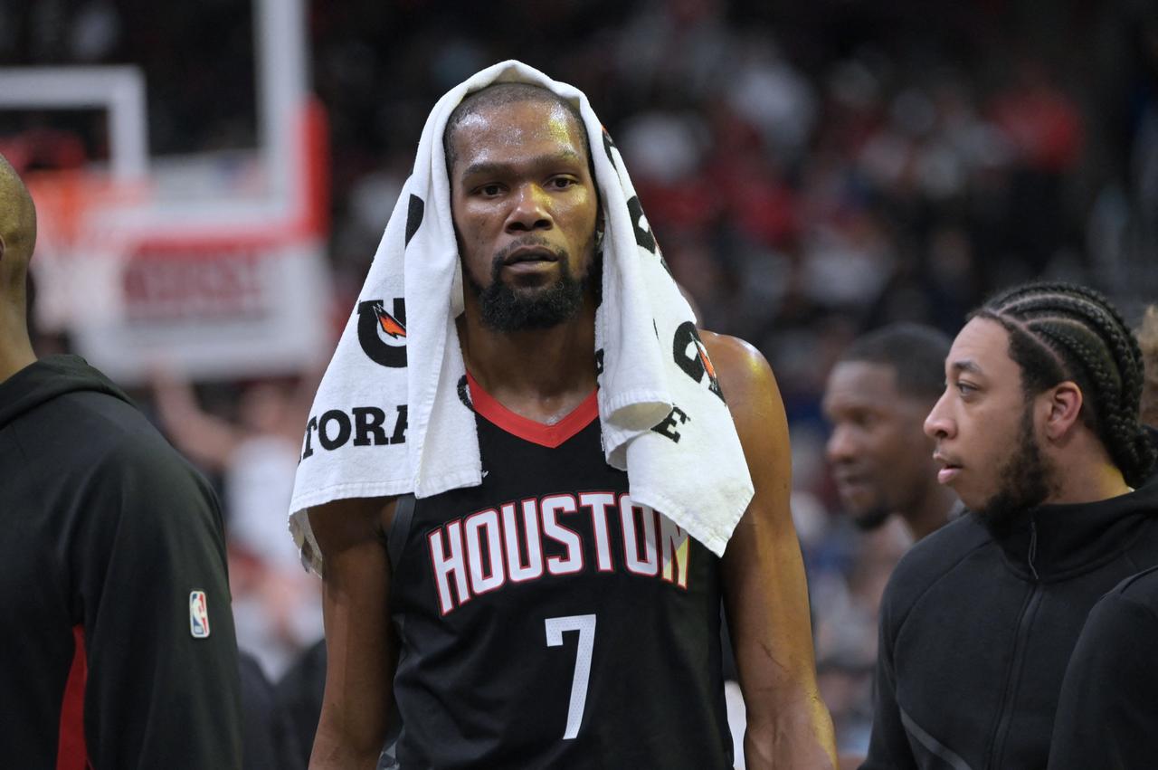 火箭上演NBA历史上的罕见一幕，加时领先13分，最后输给森林狼。赛后杜兰特发话，