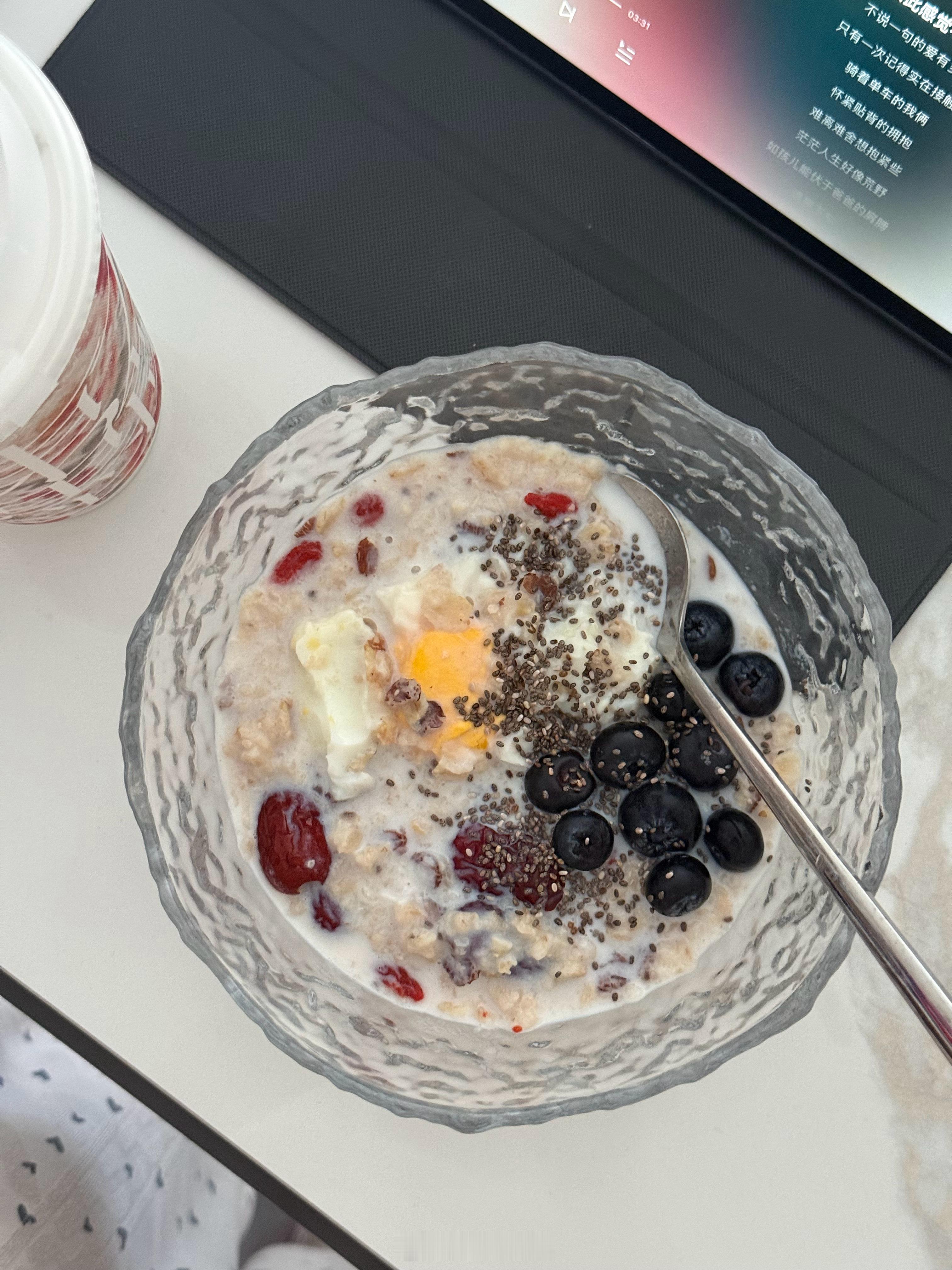 每日健身日记[超话] 含泪吃下减脂餐，发誓瘦到93运动生活  ​​​