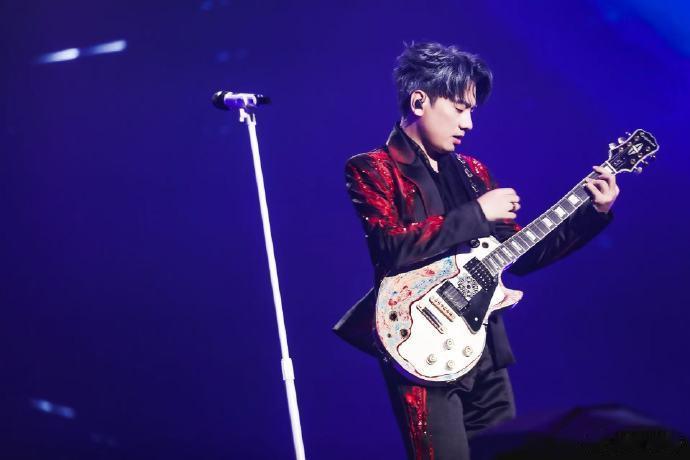 海来阿木[超话]海来阿木杭州演唱会下周开唱海来阿木的《不如见一面》巡演终于来到了