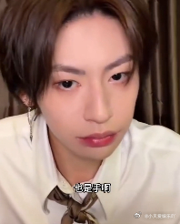 小鬼出道八周年直播 八周年不仅是一个数字，更是小鬼在音乐世界里刻下的勋章。直播里