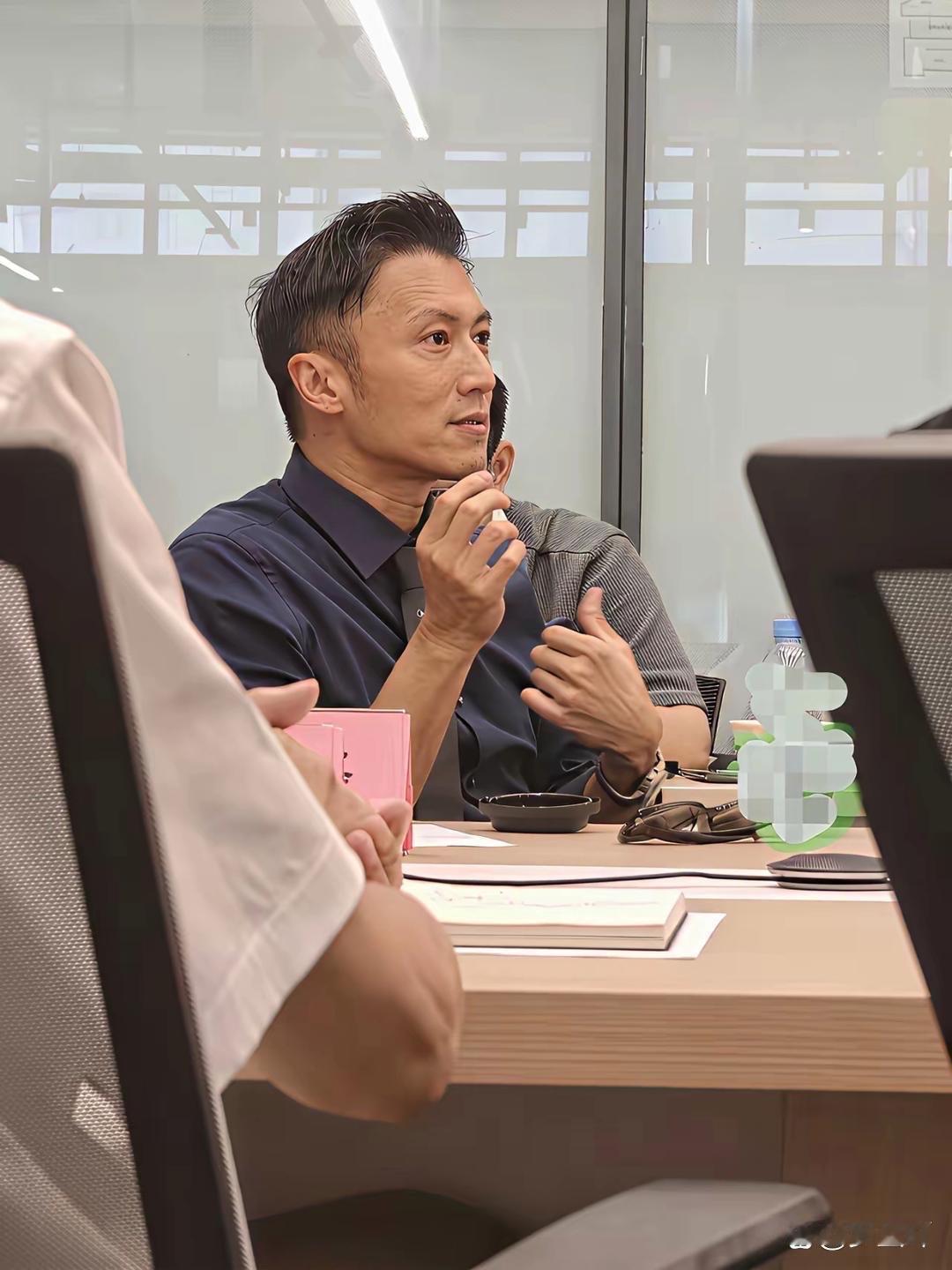 谢霆锋失去美颜滤镜，感觉接地气了很多 ​​​