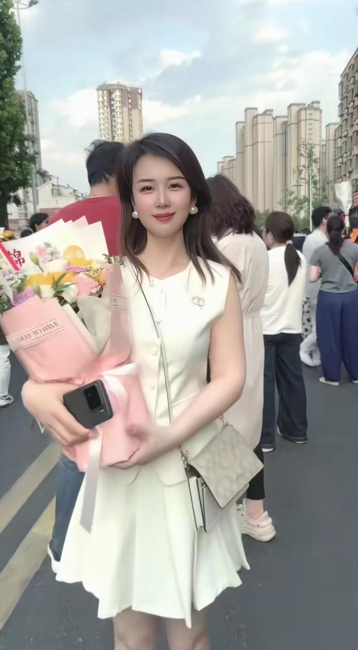 高考结束了，终于结束了！
我女儿估分如下:
数字70分左右
语文85分左右
英语