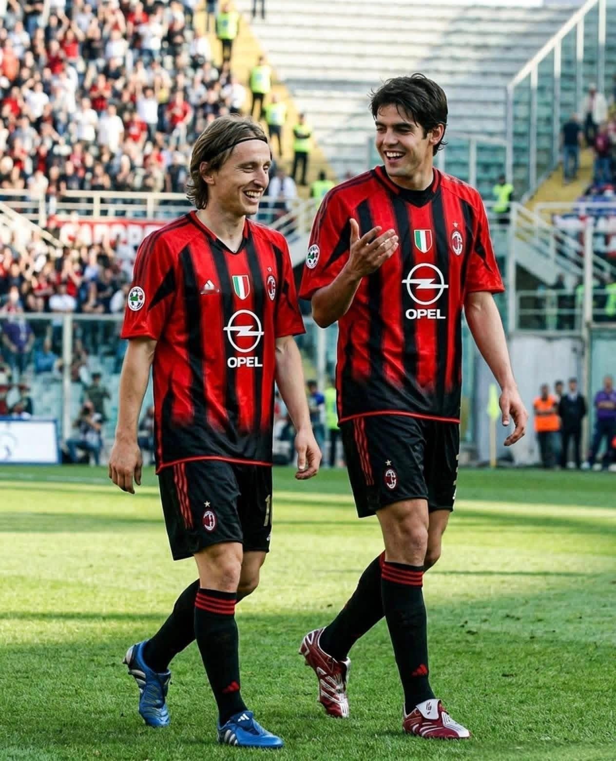 如果莫德里奇和卡卡同时在AC米兰队。。。 