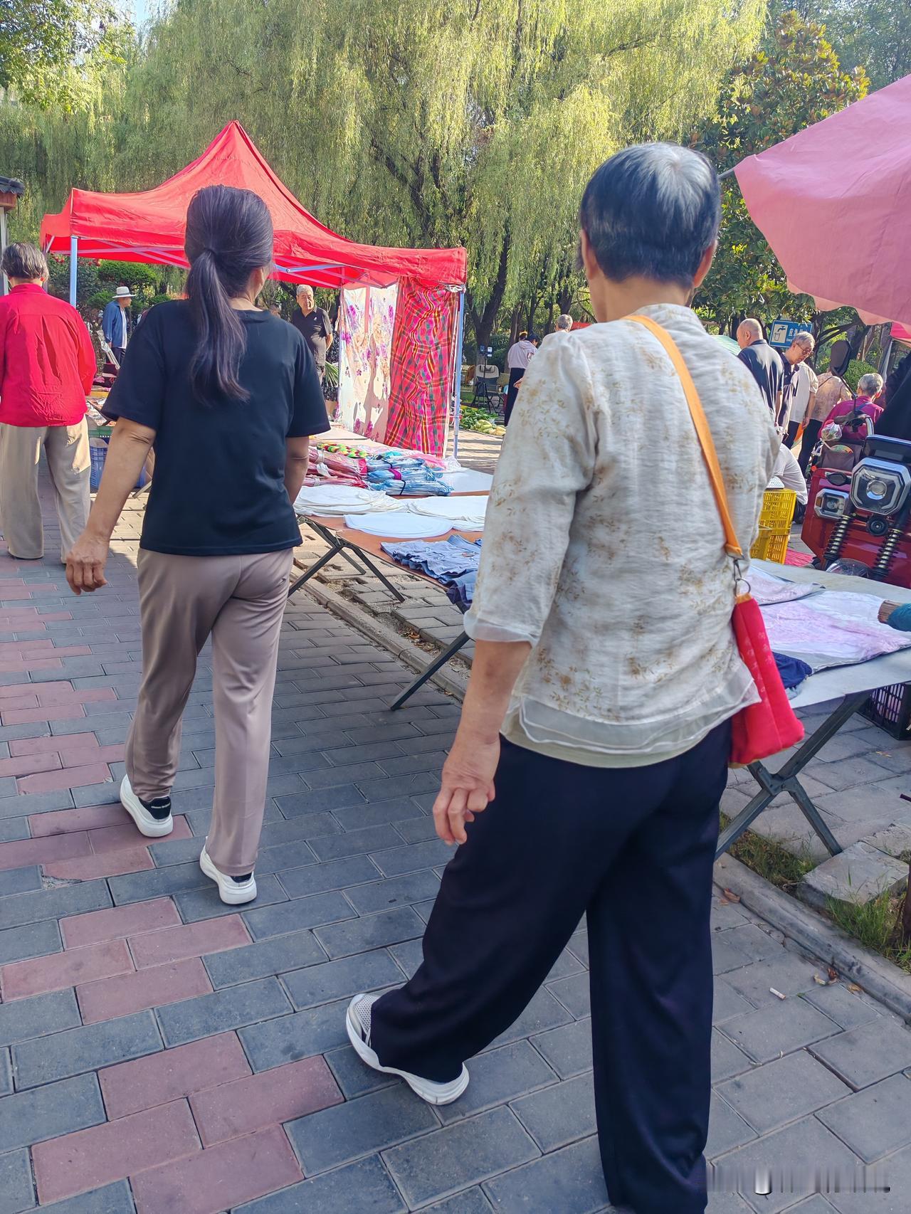 称呼人是一门大学问
9月4日，这是我今天早上路过拍摄到的一幕，发现很多人在乎年龄